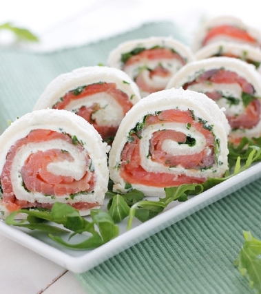 Rotolini al salmone e rucola