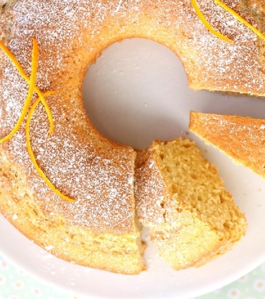 Ciambella al vino bianco e arancia, senza latte