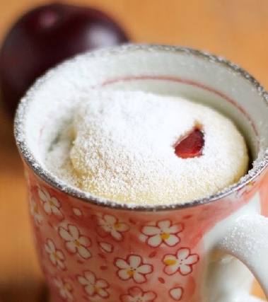 Mug cake con ricotta e prugne
