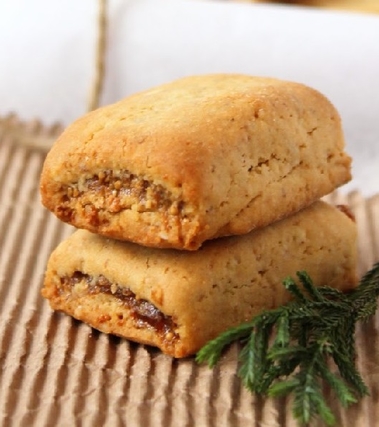 Biscotti ripieni di fichi secchi arance e cannella