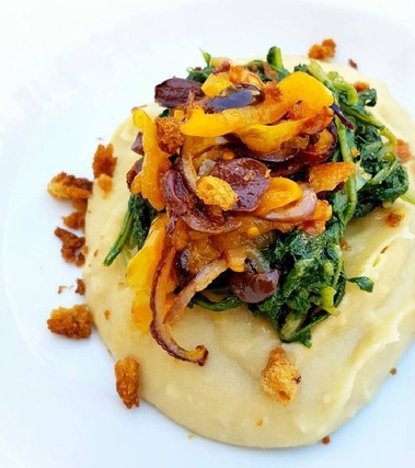 Letto di fave con cipolla e olive leccine