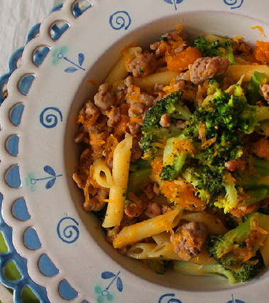 Pennette con broccoli, zucca e salsiccia