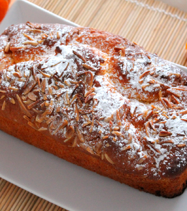 Plumcake all'arancia con mandorle
