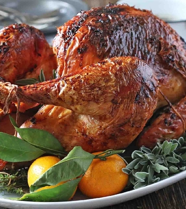 Tacchino arrostito con glassa d'arancia e salvia