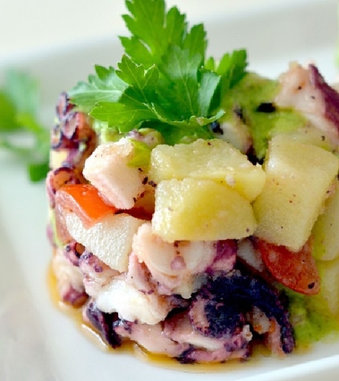 Tartare di polpo e patate con crema di prezzemolo