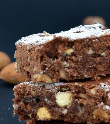 Brownies con mandorle e nocciole