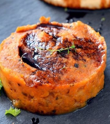 Tortino di zucca su crema di fagioli