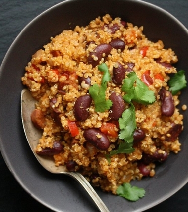 Quinoa con chorizo ​​e fagioli rossi
