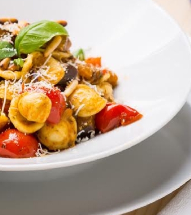 Orecchiette con melanzane profumate al pesto