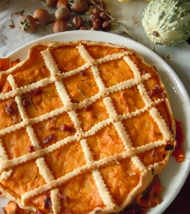 Crostata di zucca salata con pinoli e prosciutto