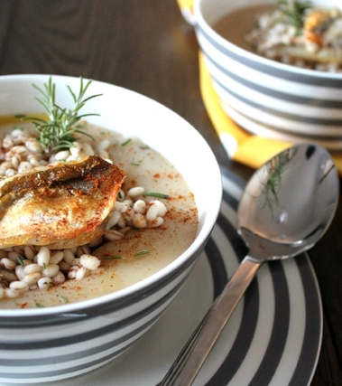 Crema tiepida di ceci, orzo e triglie croccanti