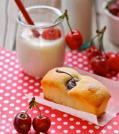 Plumcake alla ciliegia e yogurt