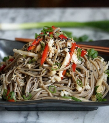 Insalata di soba con cavolo