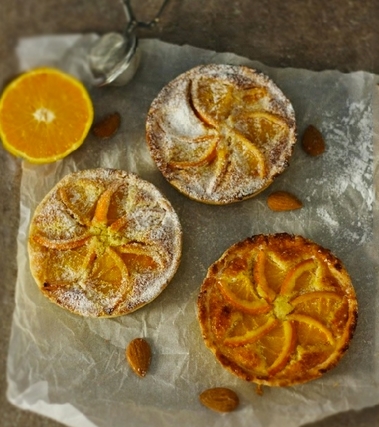 Crostatine all'arancia con crema frangipane