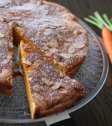 Torta di carote con mandorle e nocciole