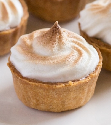 Tortino di meringa al rabarbaro