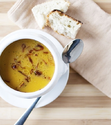 Zuppa di zucca con scalogni croccanti
