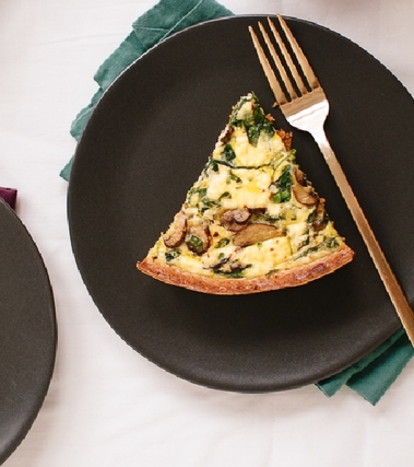 Quiche di rucola e funghi con farina di mandorle