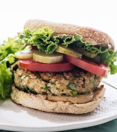 Panino vegano con falafel di cavolfiori