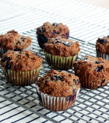 Muffin di mirtilli, crusca e miele