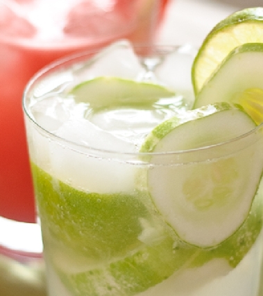 Caipirinha all'anguria e al cetriolo