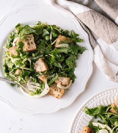 Panzanella con piselli e finocchi