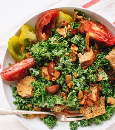 Insalata di cavolo riccio con pomodori