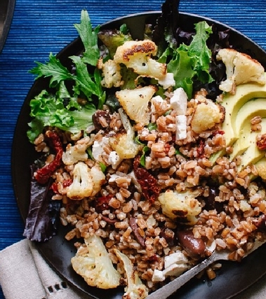 Insalata di cavolfiore con farro e feta