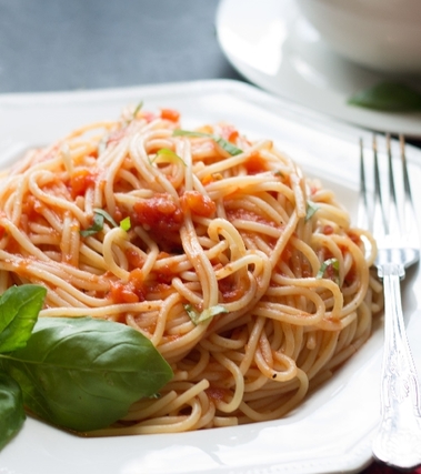 Spaghetti con pomodoro fresco e basilico