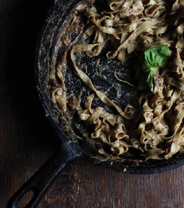 Tagliatelle con salsa di melanzane