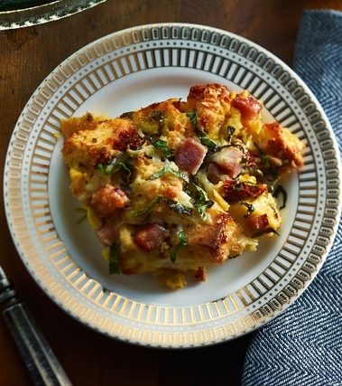 Crostini al forno con asparagi e prosciutto