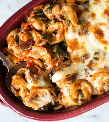 Timballo di tortellini con funghi e spinaci