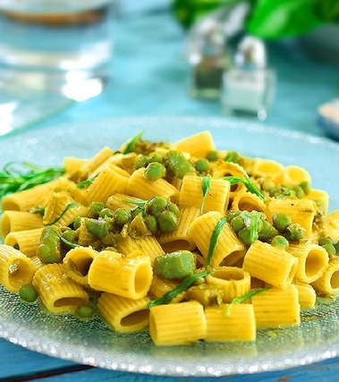 Mezzemaniche con asparagi e piselli