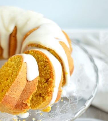 Ciambella alla zucca glassata al formaggio cremoso