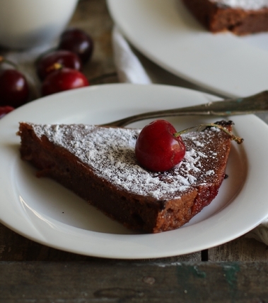 Torta di cioccolata con ciliegie