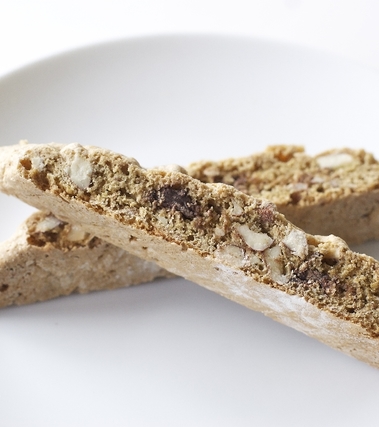 Cantucci alle nocciole con caffè e cioccolato