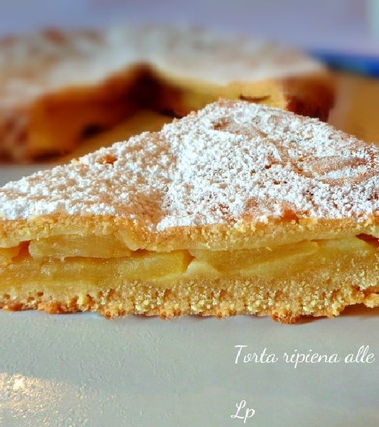Torta ripiena alle mele