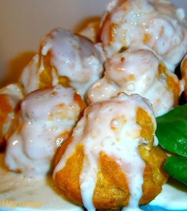 Profiteroles salato funghi e taleggio