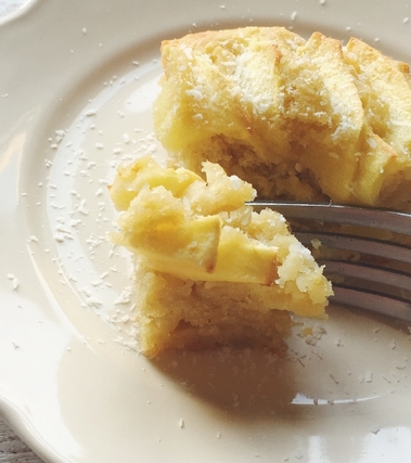 Torta di mele con cocco e yogurt senza lattosio