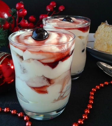Tiramisù con pandoro e amarene