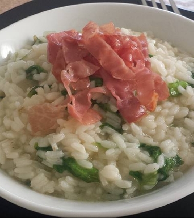 Risotto all’insalata e prosciutto crudo croccante