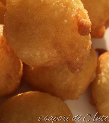 Pettole o popizze (frittelle baresi)