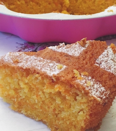 Torta alle carote alta e soffice senza lattosio