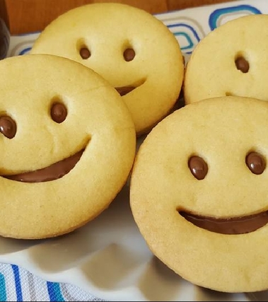 Smile biscuits