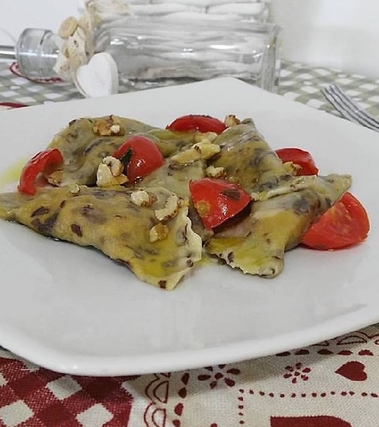 Ravioli al radicchio con ricotta e noci