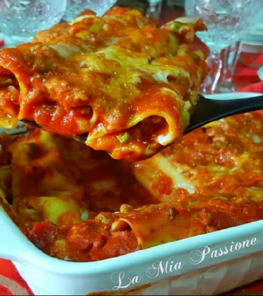 Cannelloni ripieni di ragu