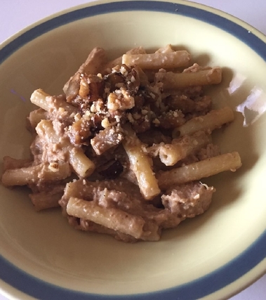 Maccheroncini con salsa di  tonno e melanzane