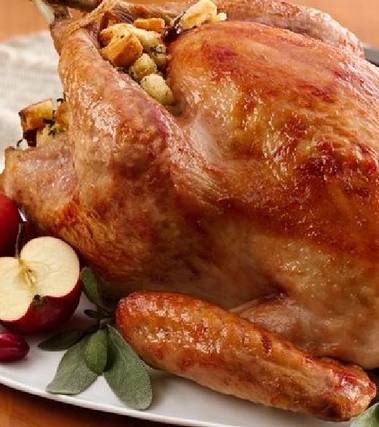 Tacchino farcito con salsiccia, mele, noci e prugne