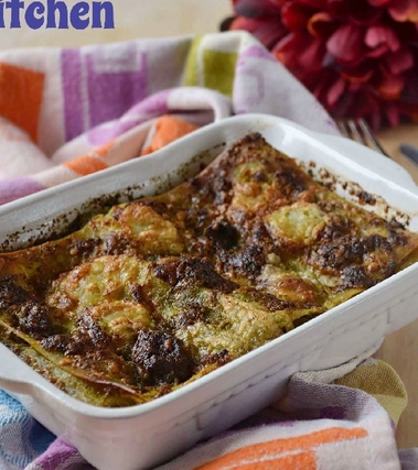 Lasagna al pesto con salsiccia