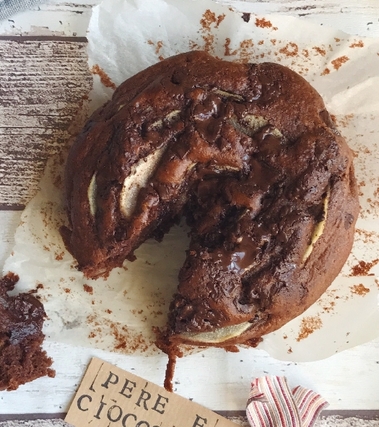 Torta vegana di pere e cioccolato